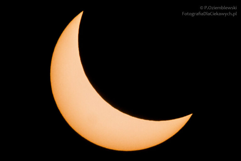 Zaćmienie słońca. Ostateczna postać zdjęcia po obróbce w programie graficznym.